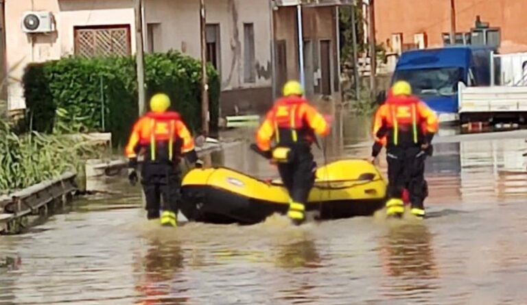 Severe flash floods hit Sicily, Italy