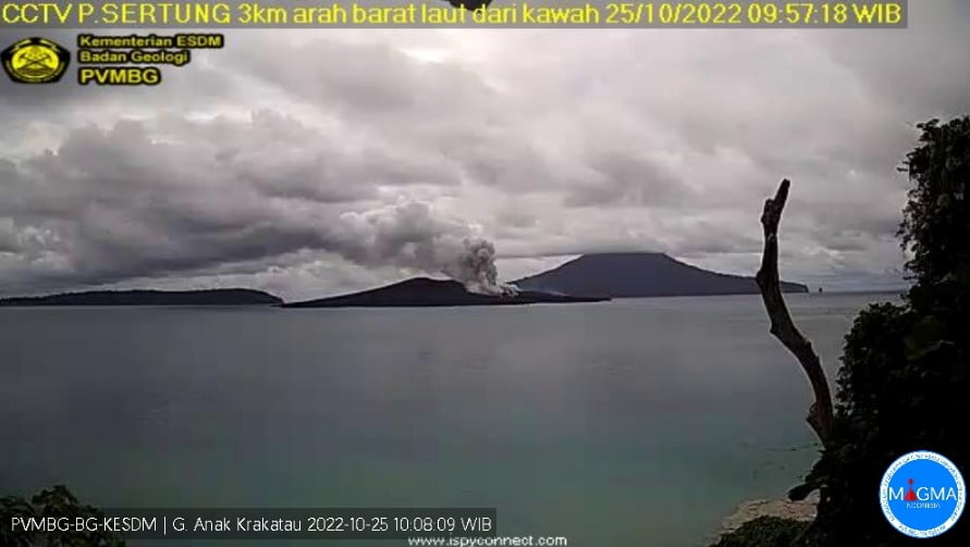 anak krakatau eruption october 25 2022 1008wib