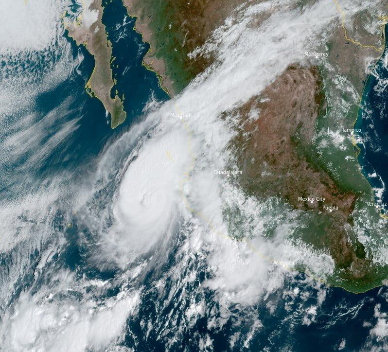 Hurricane "Orlene" at 15:40 UTC on October 2, 2022. Credit: NOAA/GOES-East, RAMMB/CIRA, The Watchers