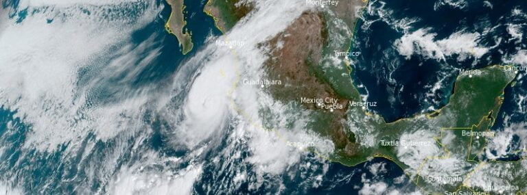 Hurricane "Orlene" at 15:40 UTC on October 2, 2022. Credit: NOAA/GOES-East, RAMMB/CIRA, The Watchers