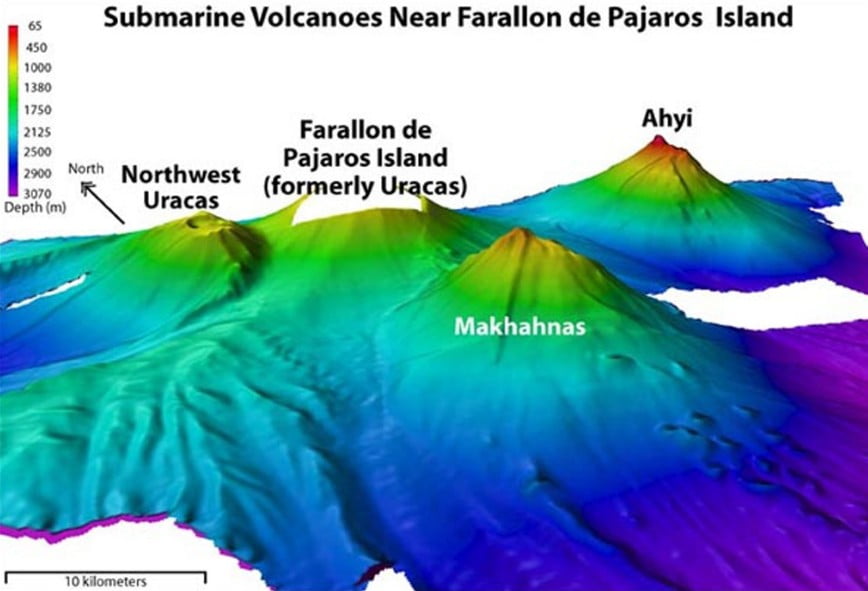 Submarine volcanoes on the flanks of Farallon de Pajaros