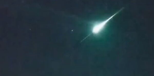Very bright fireball explodes over southern Brazil