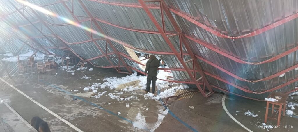 5 killed, 15 injured after structure collapses during severe hailstorm, Bolivia 1