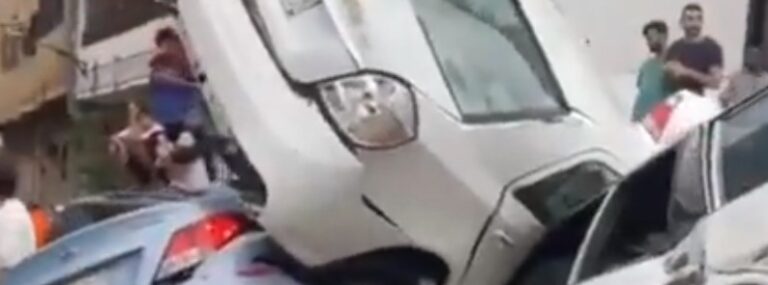 Destructive flash floods hit Mecca, Saudi Arabia