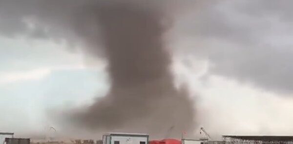 Very large tornado hits Ras Laffan, Qatar