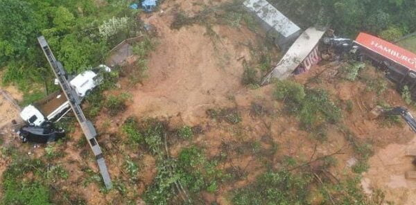Massive highway landslide in Paranà, Brazil
