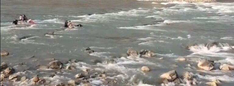 Deadly flash flood hits scenic spot on Yellow River in Henan, China