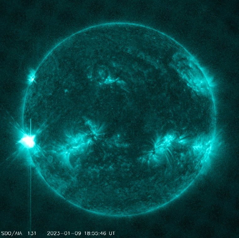 X1-9 solar flare erupts from AR3184 january 9 2023 aia 131