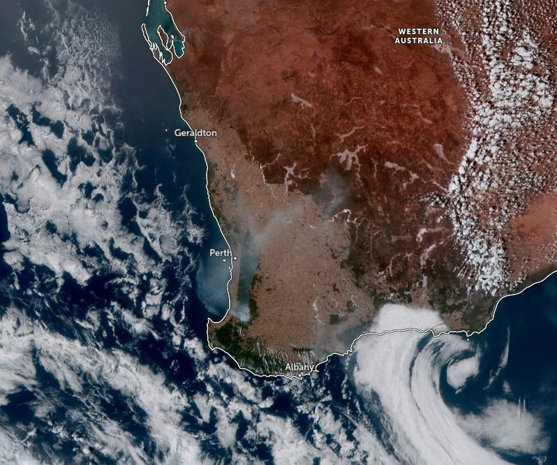 dry lightning sparked wildfires sw western australia himawari-9 image acquired at 0920 utc on January 11 2023