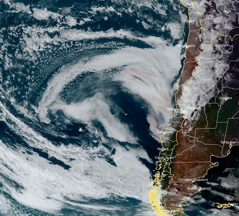 chile wildfires goes-east 2220z february 3 2023 bg