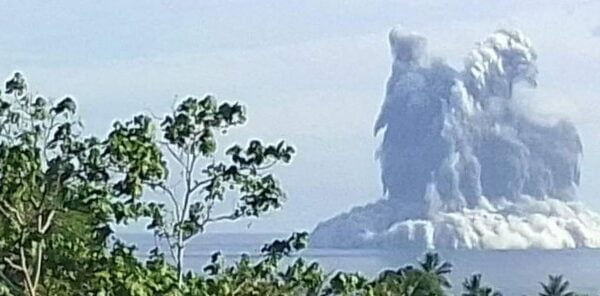 East Epi submarine volcano erupts for the first time since 2004, 10 km danger zone established, Vanuatu