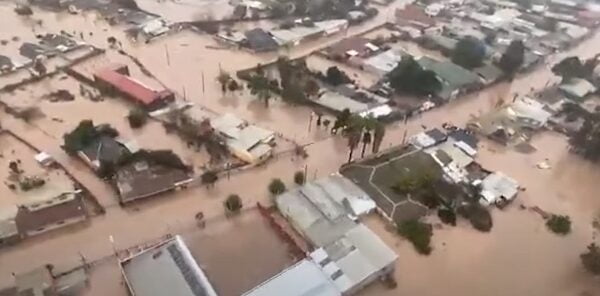 Severe floods hit parts of Chile, leaving 2 people dead, 6 missing and nearly 10 000 isolated
