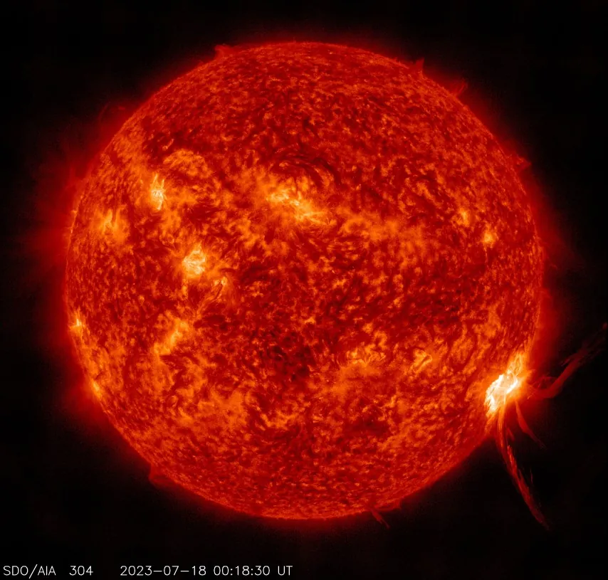 0018 m5.7 solar flare july 18 2023 bg