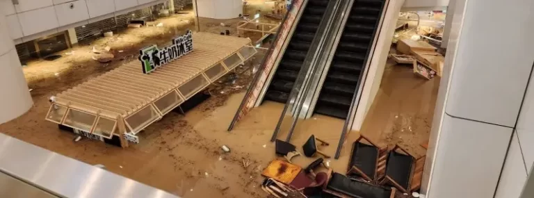 Historic rainfall paralyzes Hong Kong