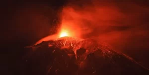 Explosive-effusive eruption at Kamchatka’s Klyuchevskoy volcano, ash cloud reaches 10 km (33 000 feet) a.s.l.