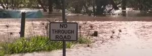 Victorian city of Sale braces for major flooding, residents urged to move to higher ground, Australia