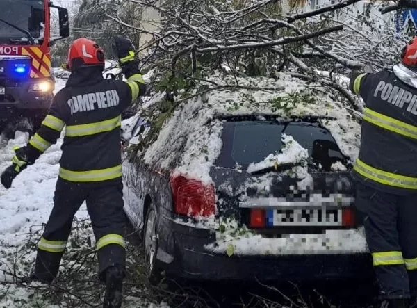 Heavy snow and blizzards hit Romania and Bulgaria, claiming lives and disrupting power supply and traffic
