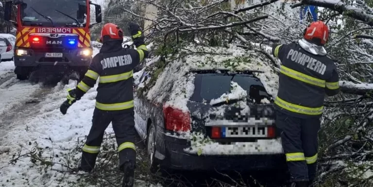 Heavy snow and blizzards hit Romania and Bulgaria, claiming lives and disrupting power supply and traffic