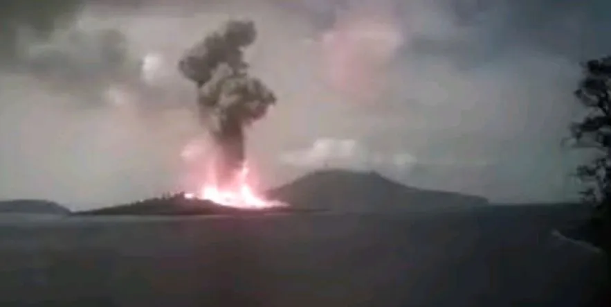 eruption at anak krakatau volcano indonesia on november 26 2023
