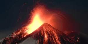 Strombolian activity continues, M2.5 earthquake near Etna volcano, Italy