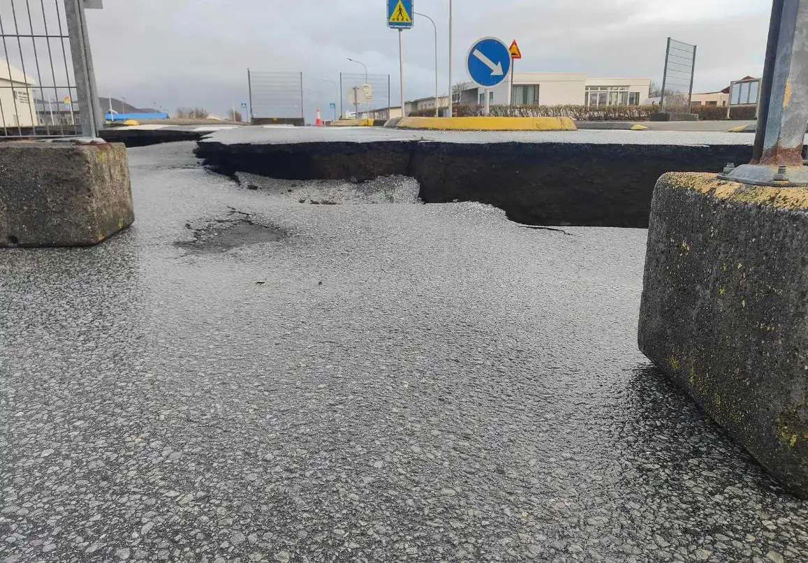 grindavik iceland ground deformation damage november 2023