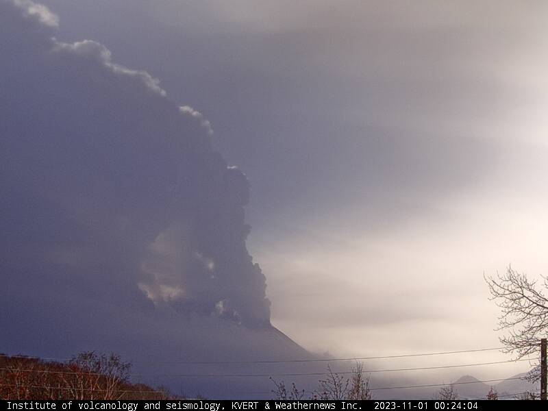 klyuchevskoy volcano webcam at 0024 utc on november 1 2023
