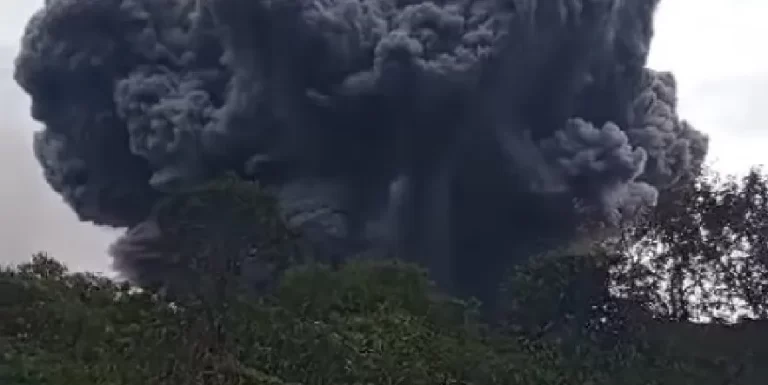 Major eruption at Marapi volcano, December 3, 2023