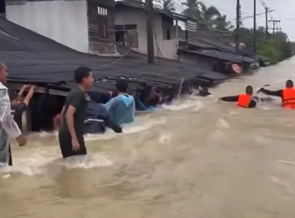 Severe flooding hits southern Thailand