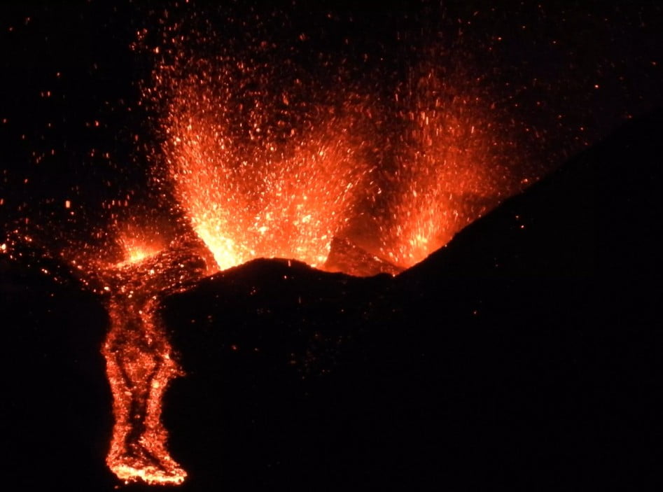 etna eruption december 1 2023