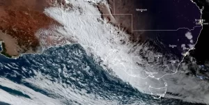 Scorching heat, dry lightning, and strong winds hit South Australia