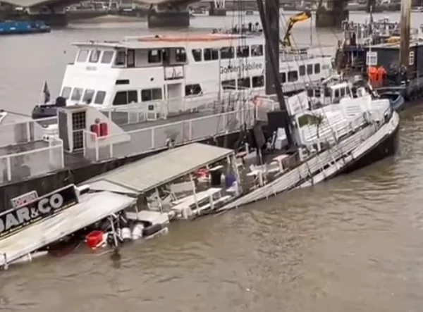 Party boat sinks in London during severe weather