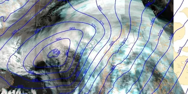 Record-breaking winds hit parts of northern Norway, causing widespread damage
