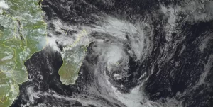 Tropical Storm “Candice” forms just north of Mauritius, bringing very heavy rainfall
