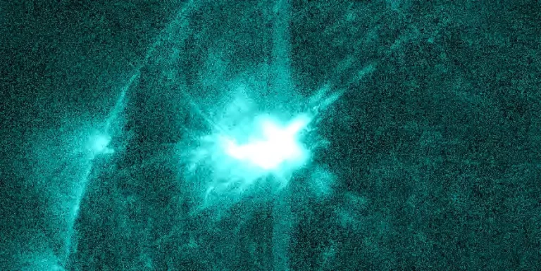Major network outages in U.S. following two X-class solar flares