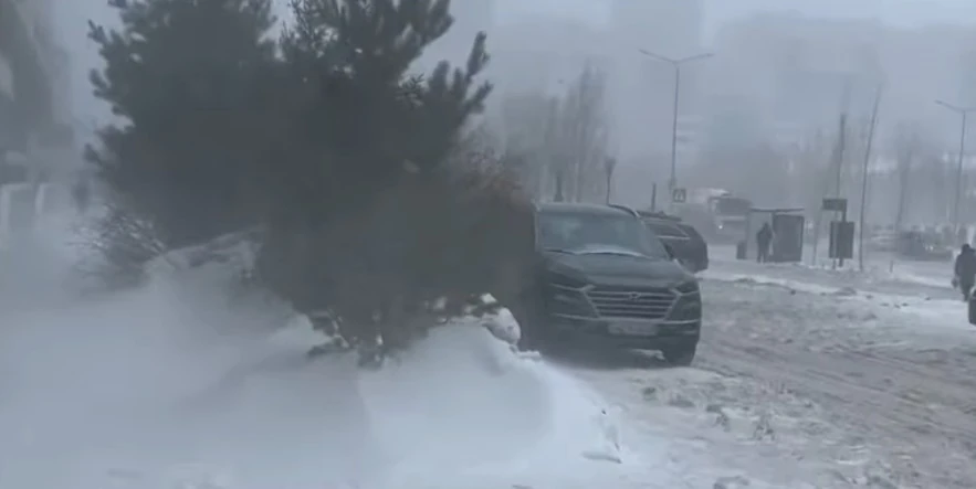 Severe snowstorm paralyzes Astana, Kazakhstan