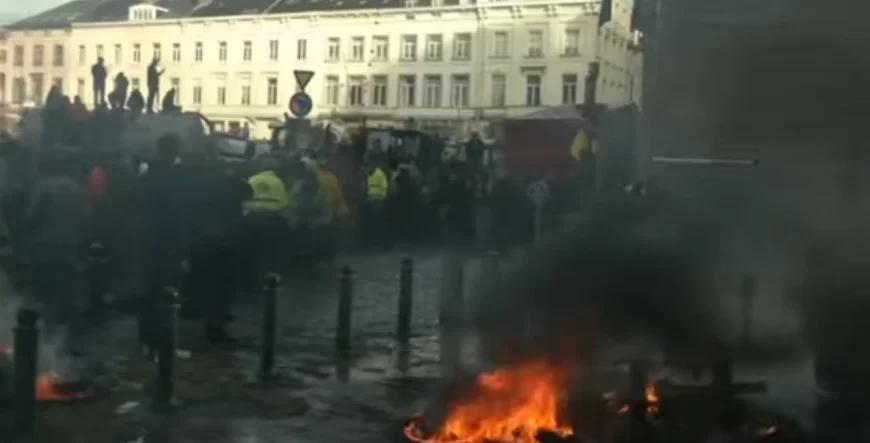 Violent clashes outside European Parliament amid massive farmer protests february 1 2024
