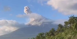 Phreatic eruption, pyroclastic flows at Mayon volcano, Philippines