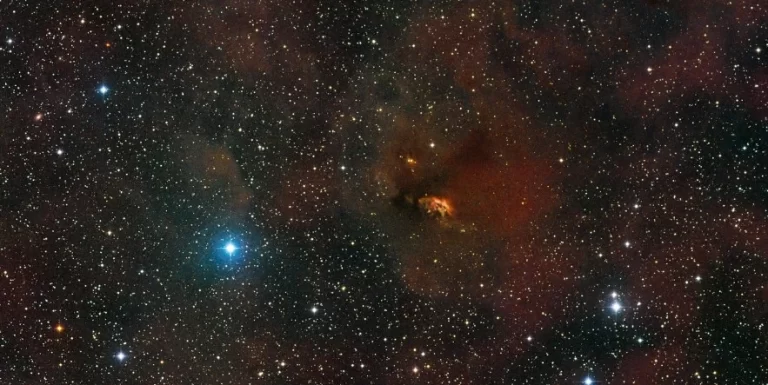 Astronomers discover oceans of water vapor in planet-forming disc around young star