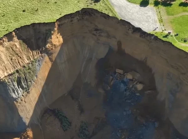 Drone footage captures dramatic cliff collapse at Centerville Beach, California
