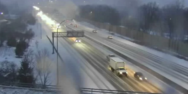 Record-breaking snowfall hits Minneapolis, leading to hundreds of flight disruptions march 2024
