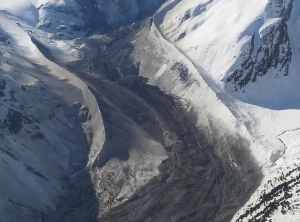 Large rock avalanche strikes Swiss Alps near Italian border