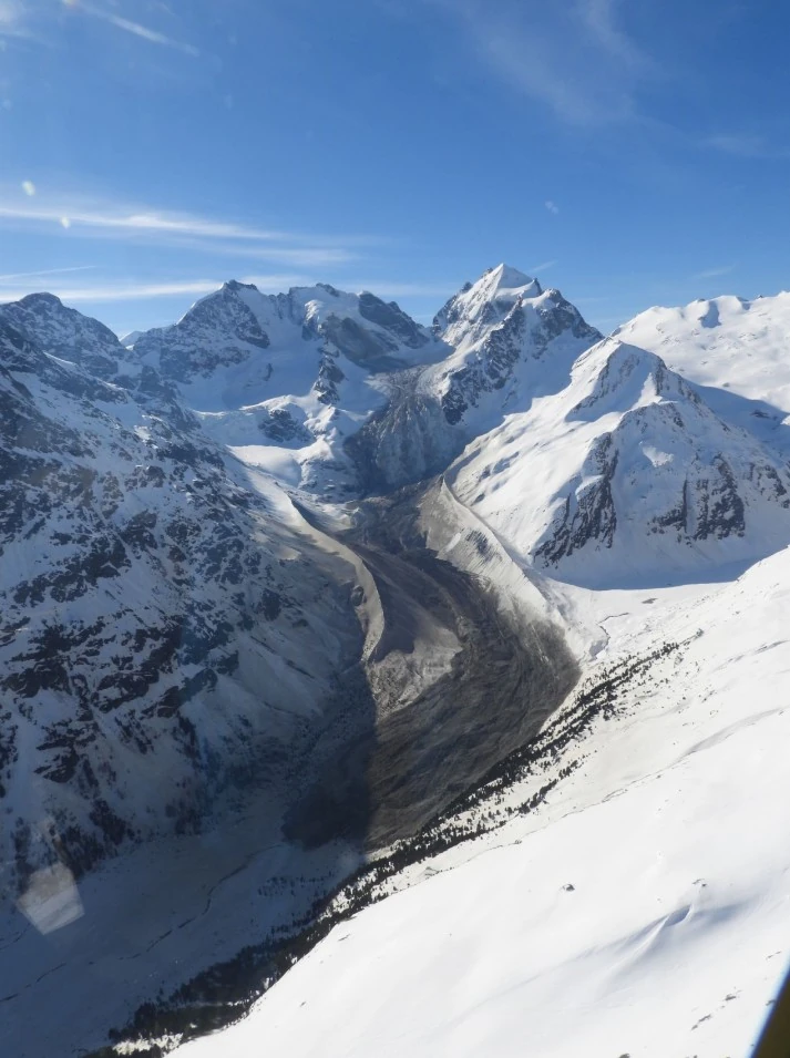 Large rock avalanche strikes Swiss Alps near Italian border bg