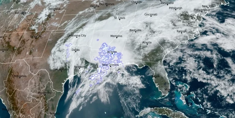 satellite image of usa at 1500 utc on april 10 2024 with ligtning f