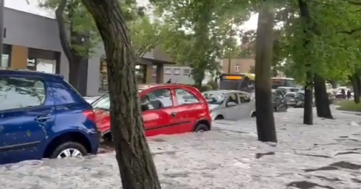 Violent hailstorm paralyzes the city of Gniezno, Poland