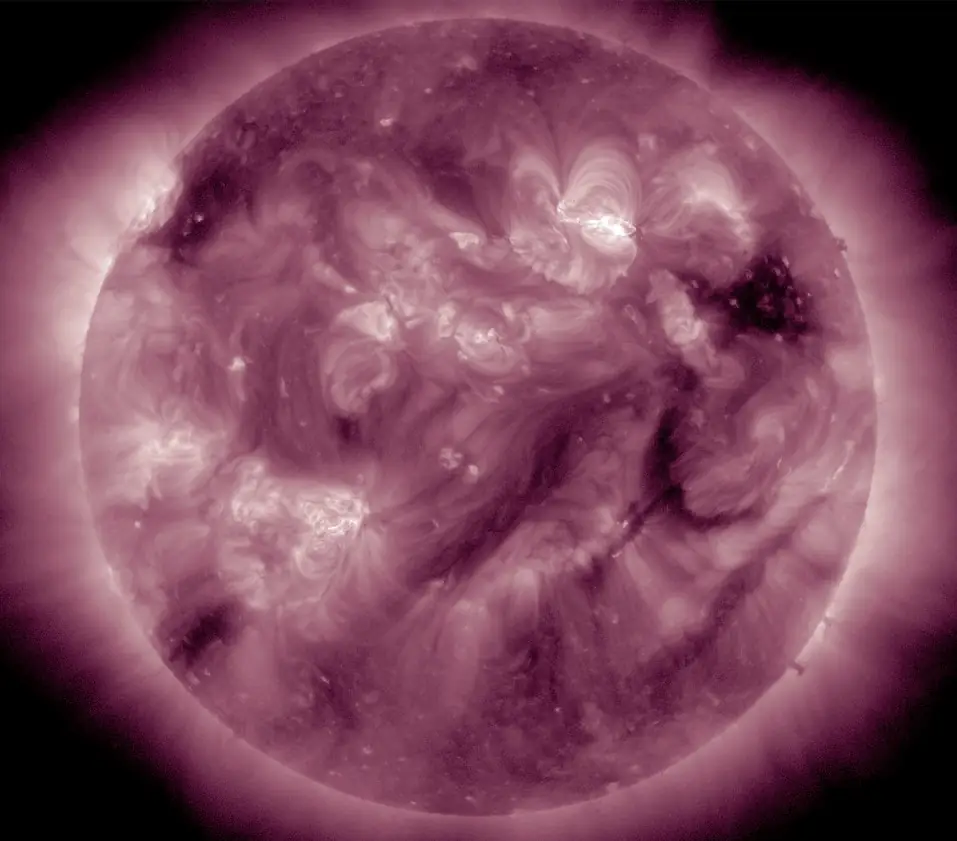 x1.3 solar flare region 3663 may 5 2024 at 0601 UTC aia 211