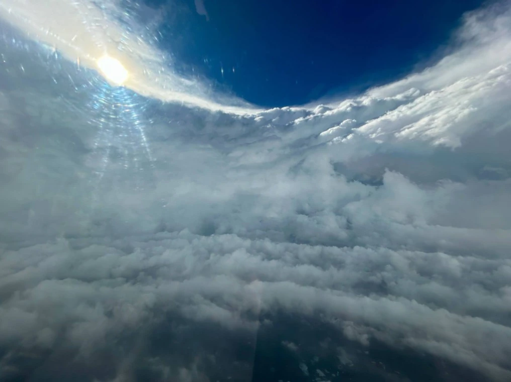 Hurricane Hunters fly into the eye of Category 5 Hurricane Beryl b