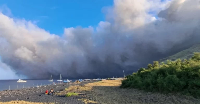 Red alert at Stromboli volcano after increased activity, large pyroclastic flows, Italy july 2024