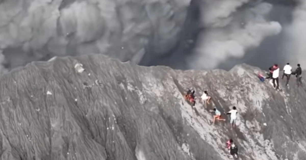 Climbers narrowly escape death after eruption of Dukono, Indonesia August 17 2024