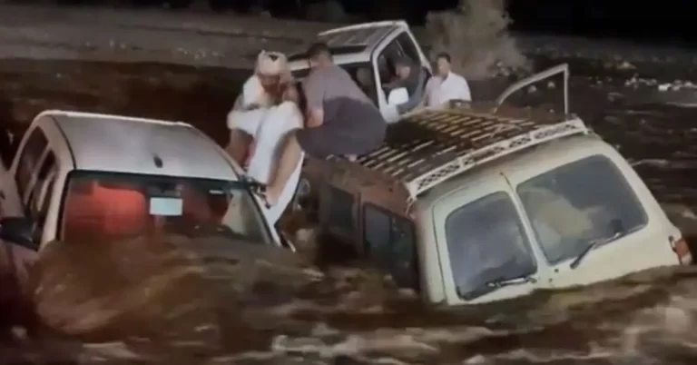 Flash floods hit Omar Al-Raddadi, Saudi Arabia august 21 2024