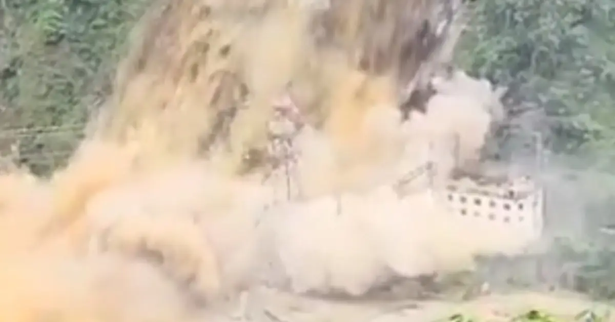 Massive landslide strikes East Sikkim, impacting 18 homes and 510 MW Teesta V project, India august 2024